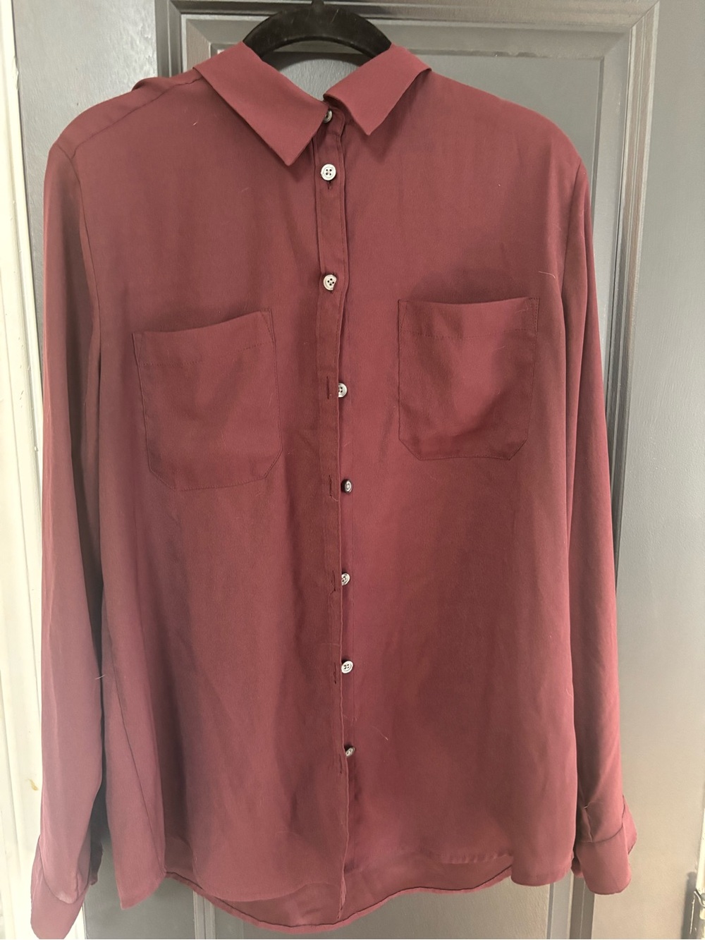 Women’s Long-Sleeve lightweight Button-Down Shirt
